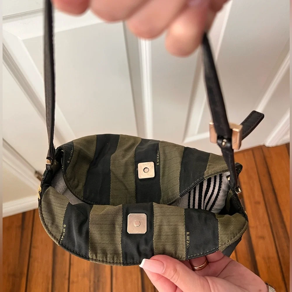 Unique mini Fendi stripped shoulder bag with buckle - Picture 3 of 4